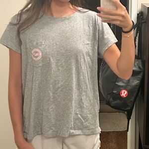 Gray Vineyard Vines cotton t-shirt with pink whale logo, size M
